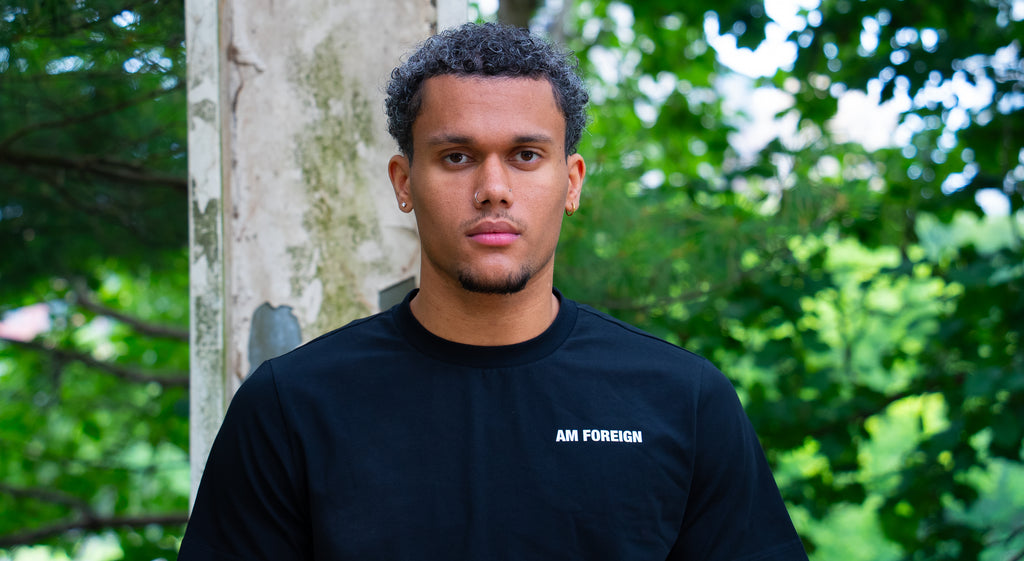AM FOREIGN BLACK TEE