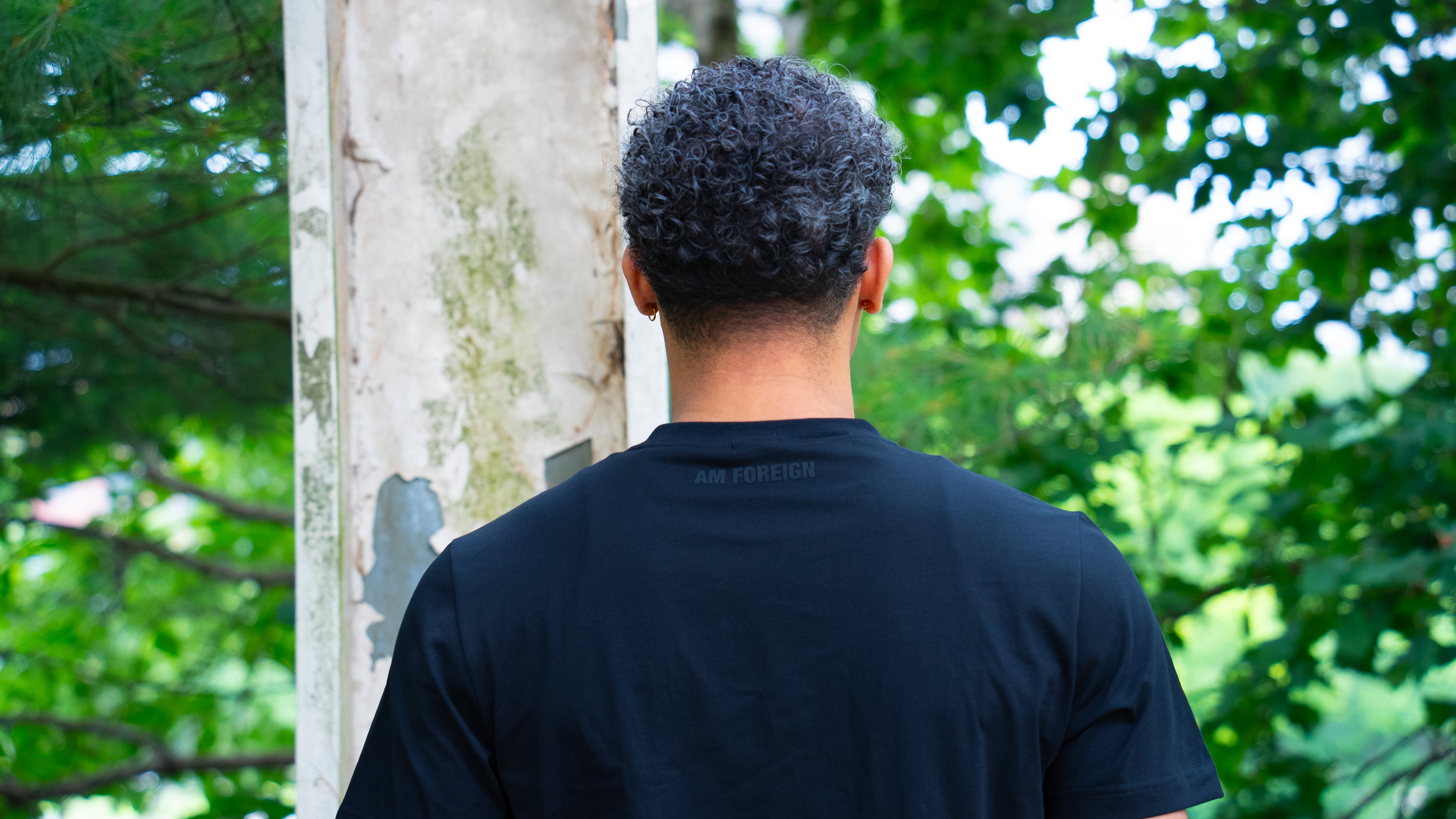 AM FOREIGN BLACK TEE